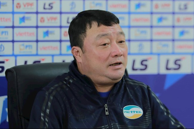 Huấn luyện viên Trương Việt Hoàng có tên khai sinh đầy đủ là Trương Việt Hoàng