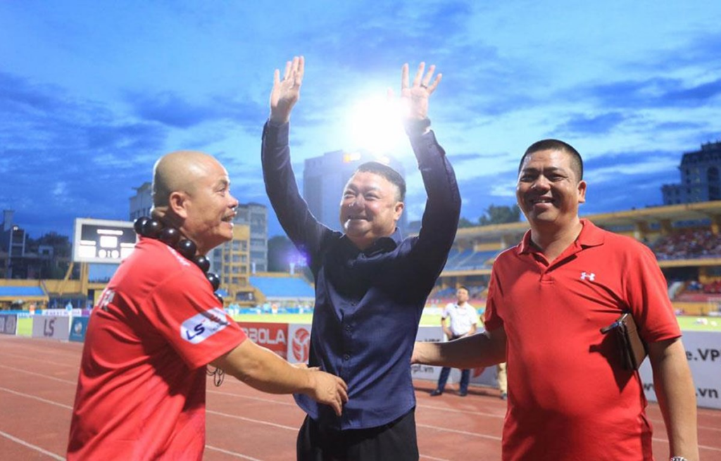 Khám phá sự nghiệp bóng đá của Trương Việt Hoàng