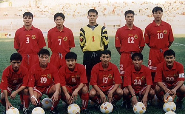 Trương Việt Hoàng và các đồng đội tại Tiger Cup 1998